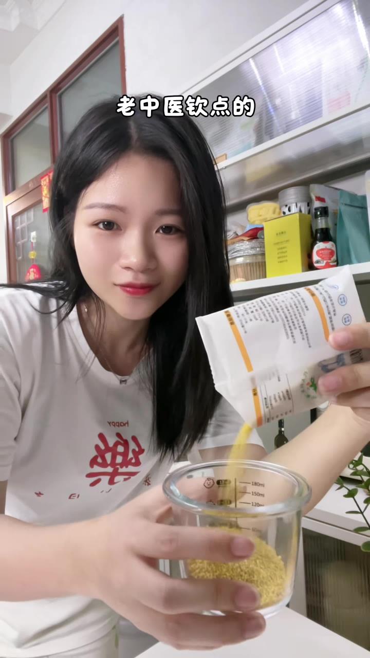 8月龄辅食+黑米红枣肥儿粥，香甜软糯又营养，宝宝爱不释“口”