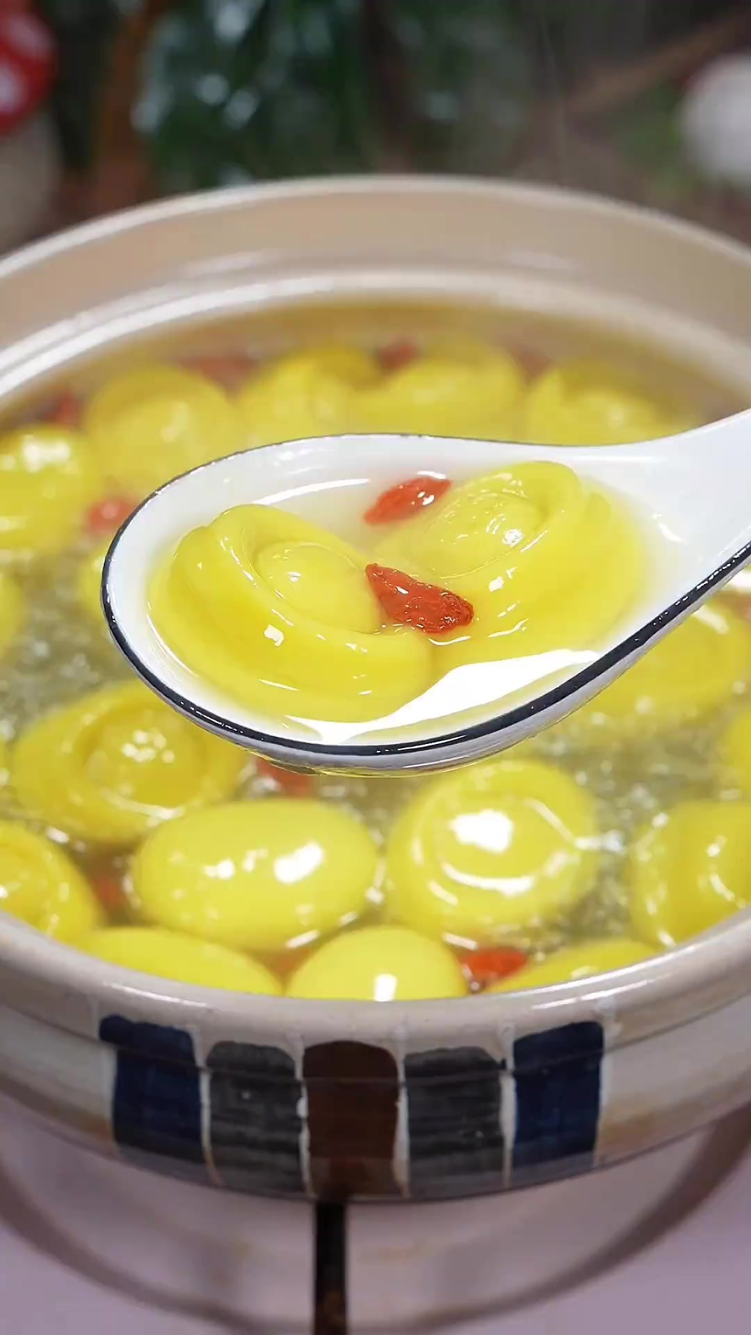 元旦第一碗汤圆就吃这个元宝汤圆,寓意新的一年好运连连,外皮软