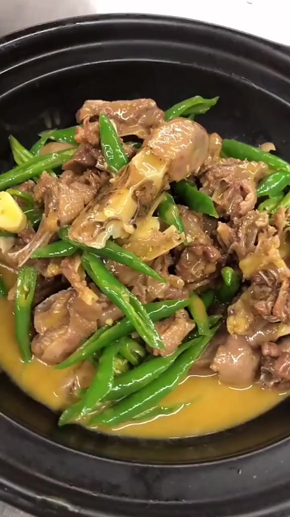 青椒焖鸭完整版教程，你会了吗，每天更新一道湘菜美食做法，感谢