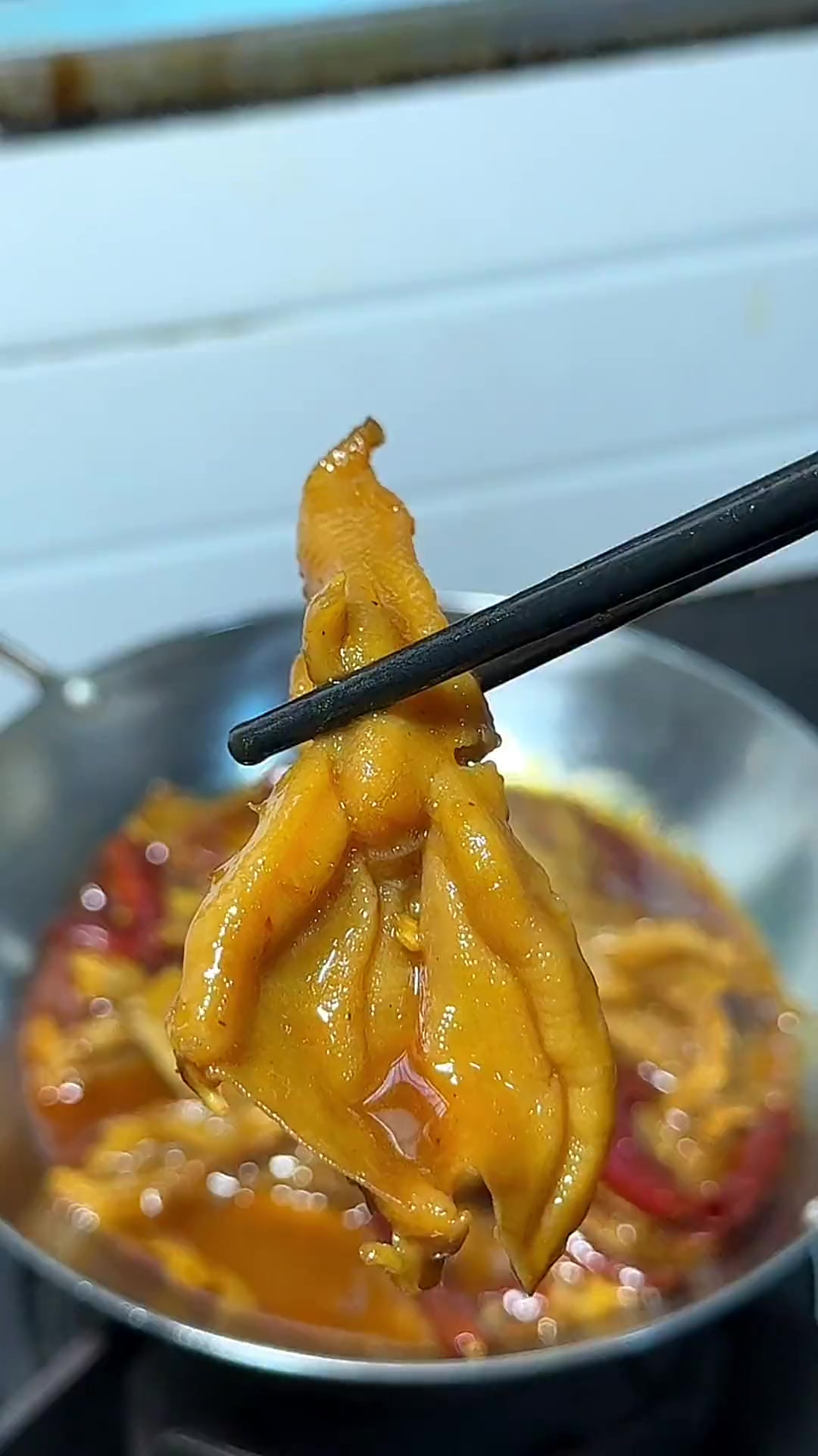 去骨鸭掌在家这样做，和饭店一样的味道，做法也简单。ps这是我