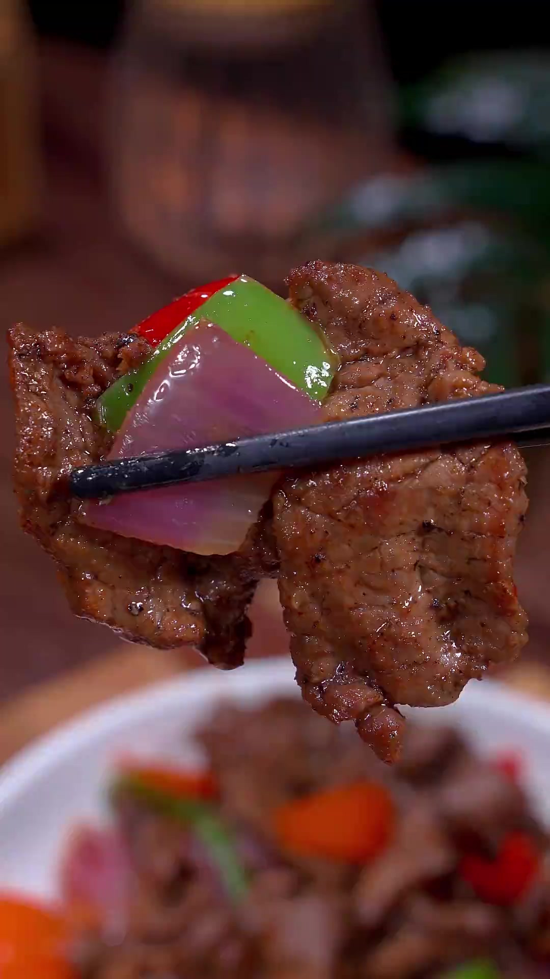 我家每次做这道法式黑椒牛肉片一上桌就抢光光，鲜嫩爽口太好吃了