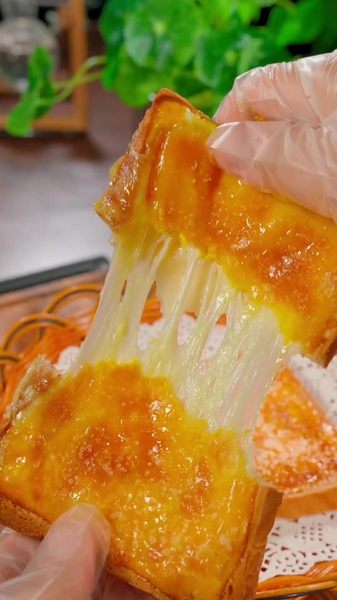 焦糖吐司这样做焦香酥脆，还拉丝，做法简单，好吃到停不下来