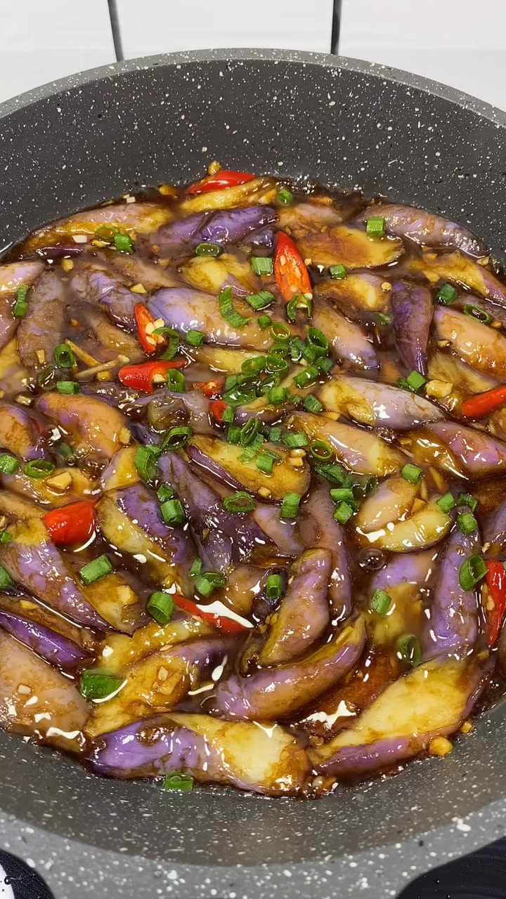 简单又好吃的红烧茄子煲，三碗米饭不够吃。