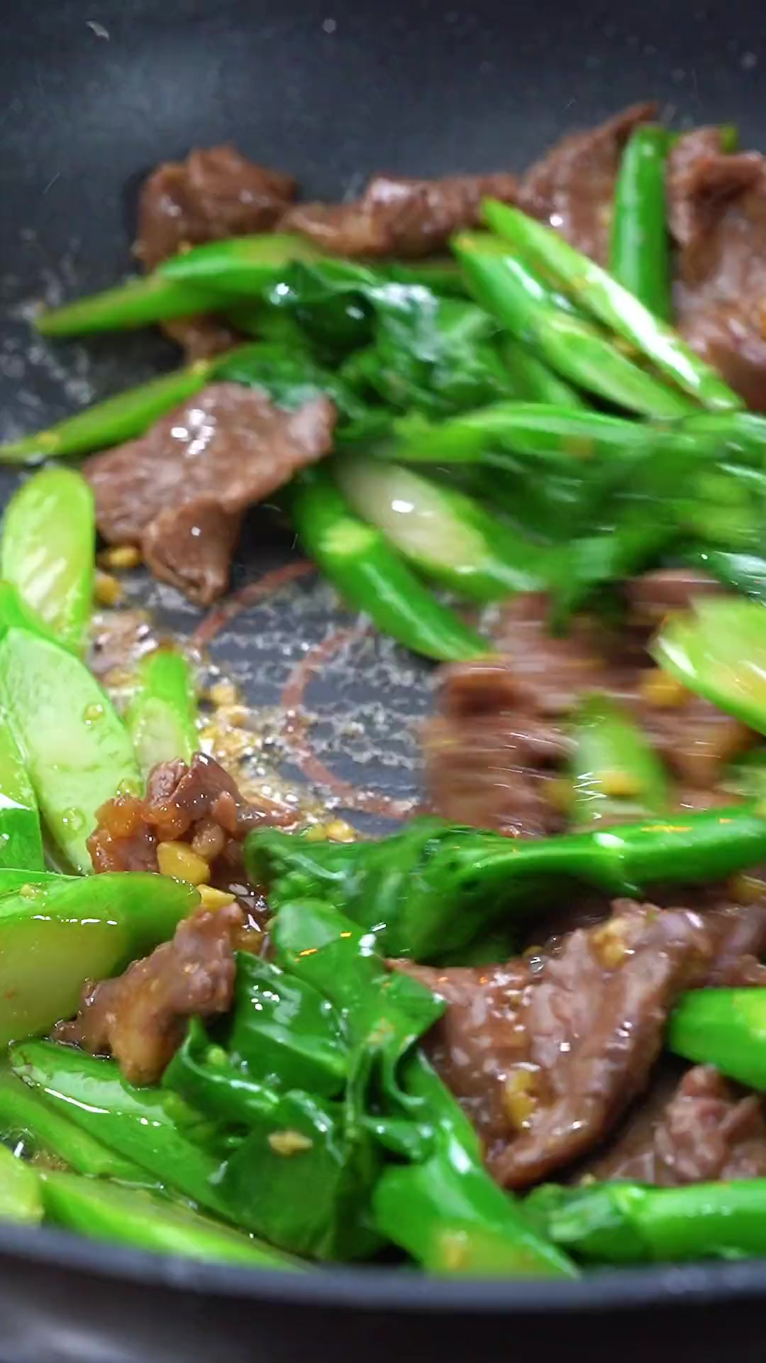 广东家庭最爱的芥兰炒牛肉，原来要这样炒才好吃