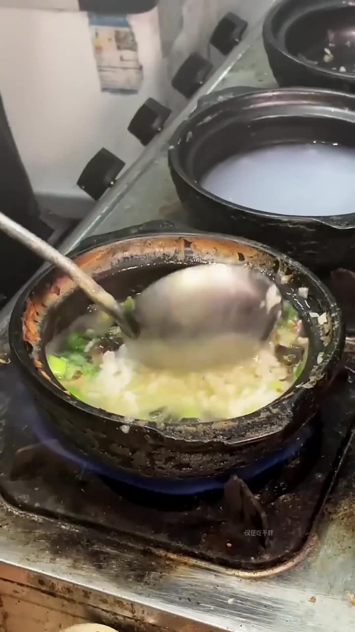 普宁十五的鱿鱼皮蛋砂锅粥！我惊了！