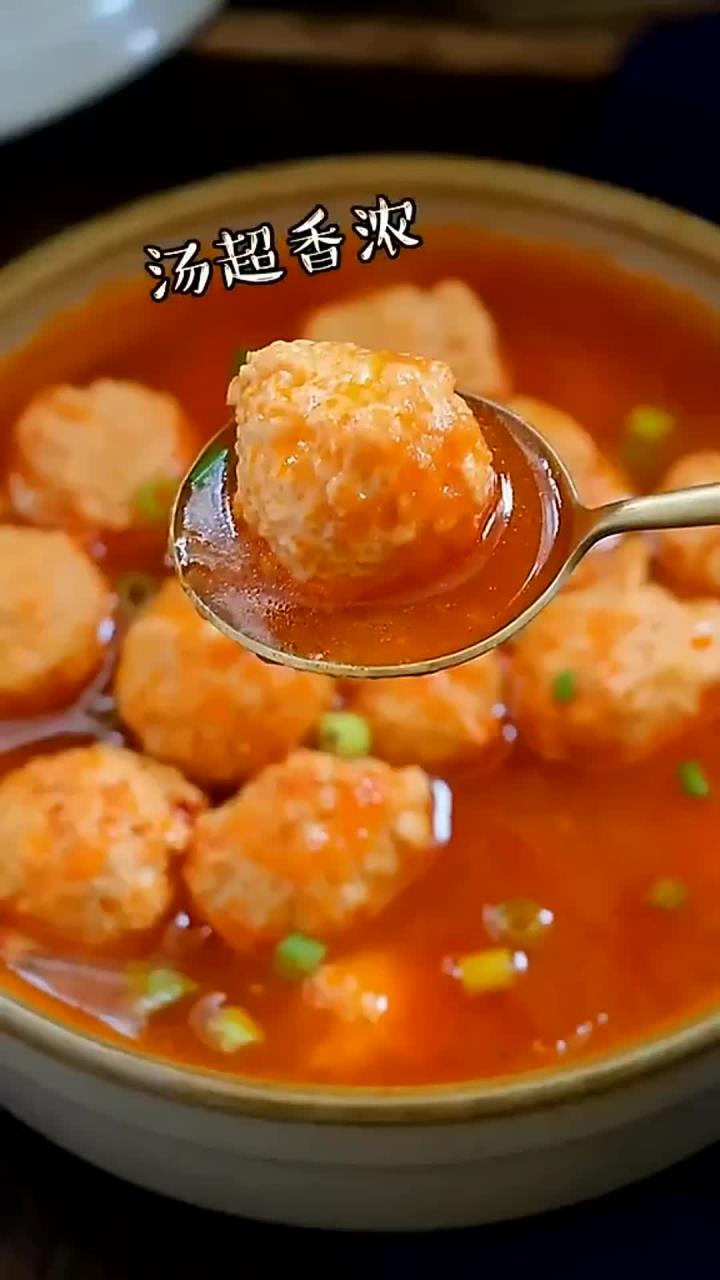 番茄丸子汤做法,美味与颜值并存,肉眼鲜嫩多汁太好吃了!