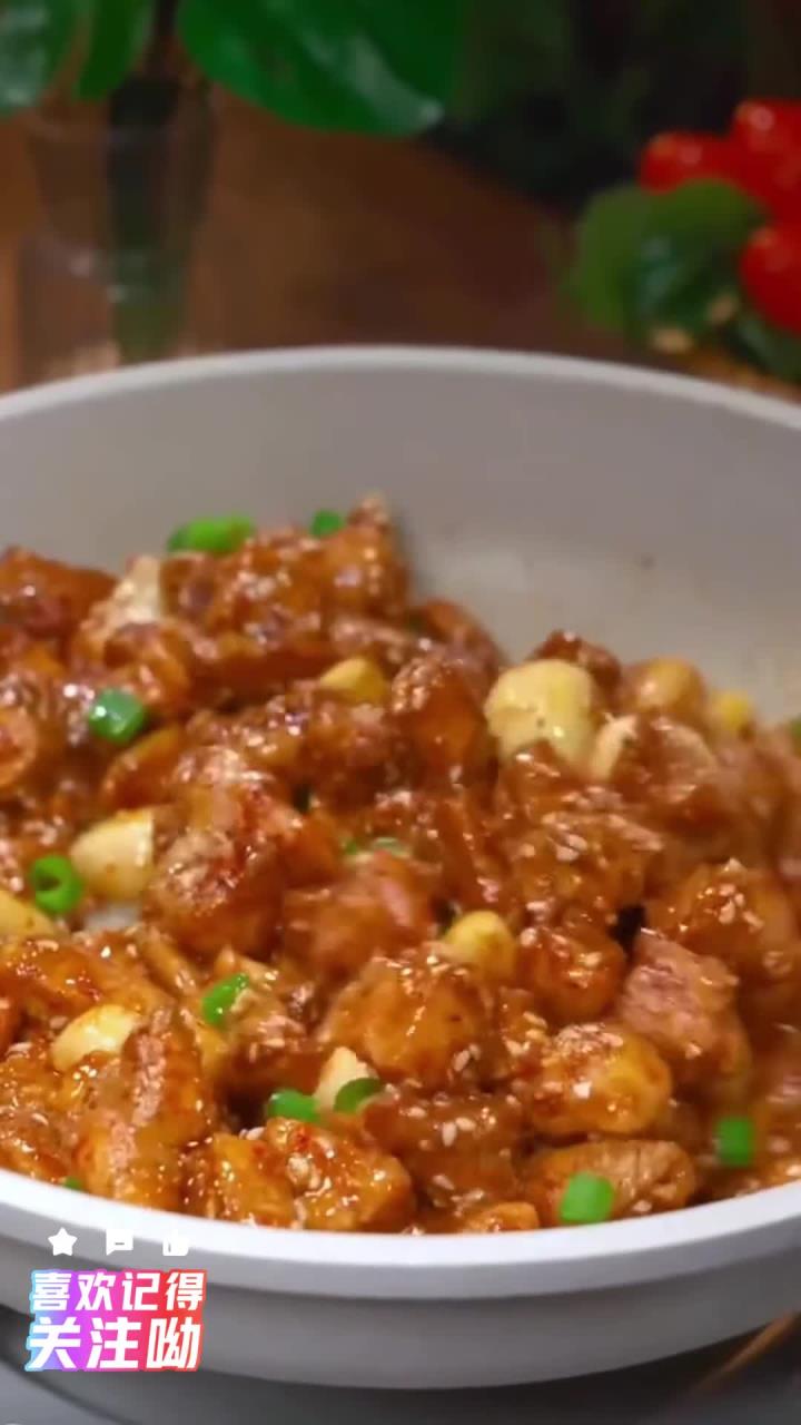 想吃烤串嫌麻烦，就像我这样做个孜然鸡丁，香辣入味，不腥不柴，几分钟就可以搞定