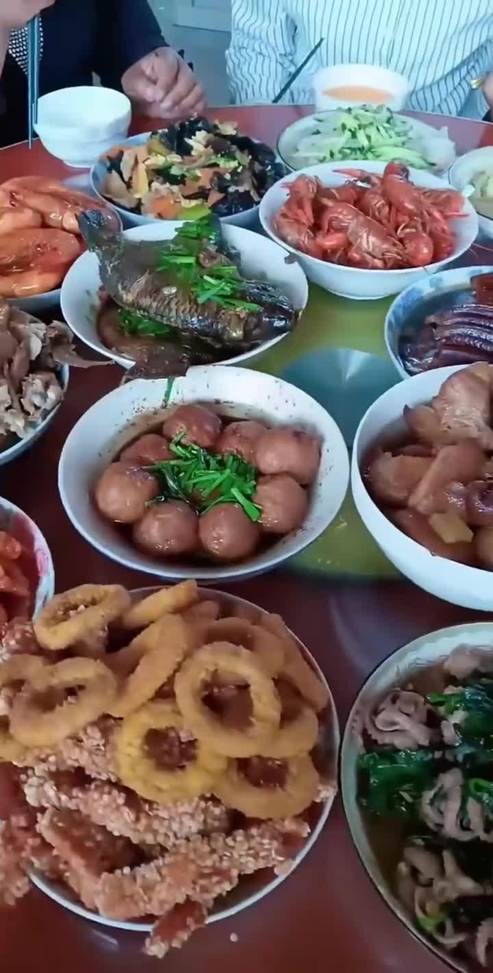 这一大桌子菜看看怎么样