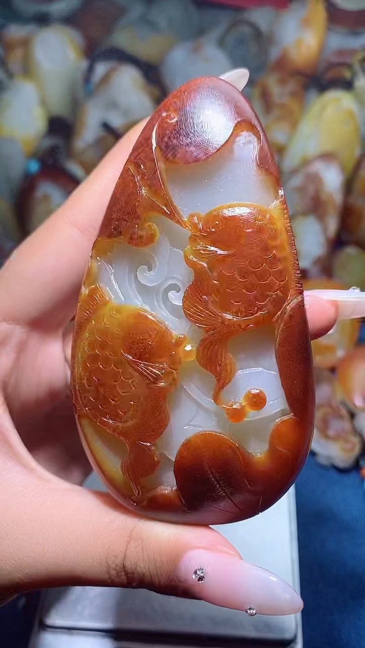 和田玉籽料手把件年年有鱼