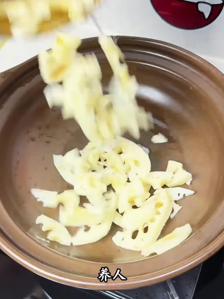 秋日养生首选！莲藕排骨汤，滋补更胜人参