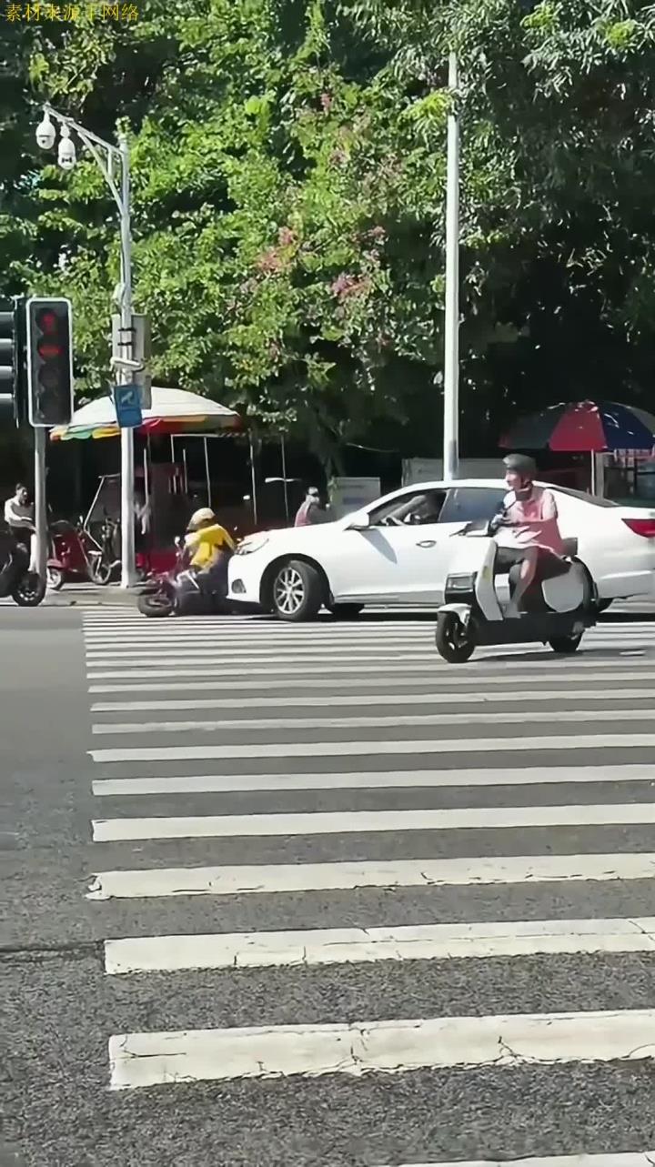 外卖小哥和私家车司机，到底谁对谁错？