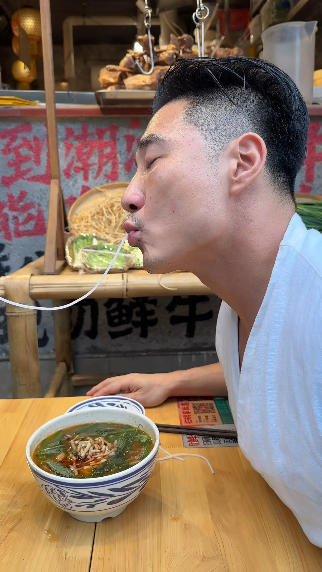 嘉陵江的晚风,吹到了成都!教瘦带你吃小吃#李成就鲜烫牛肉粉