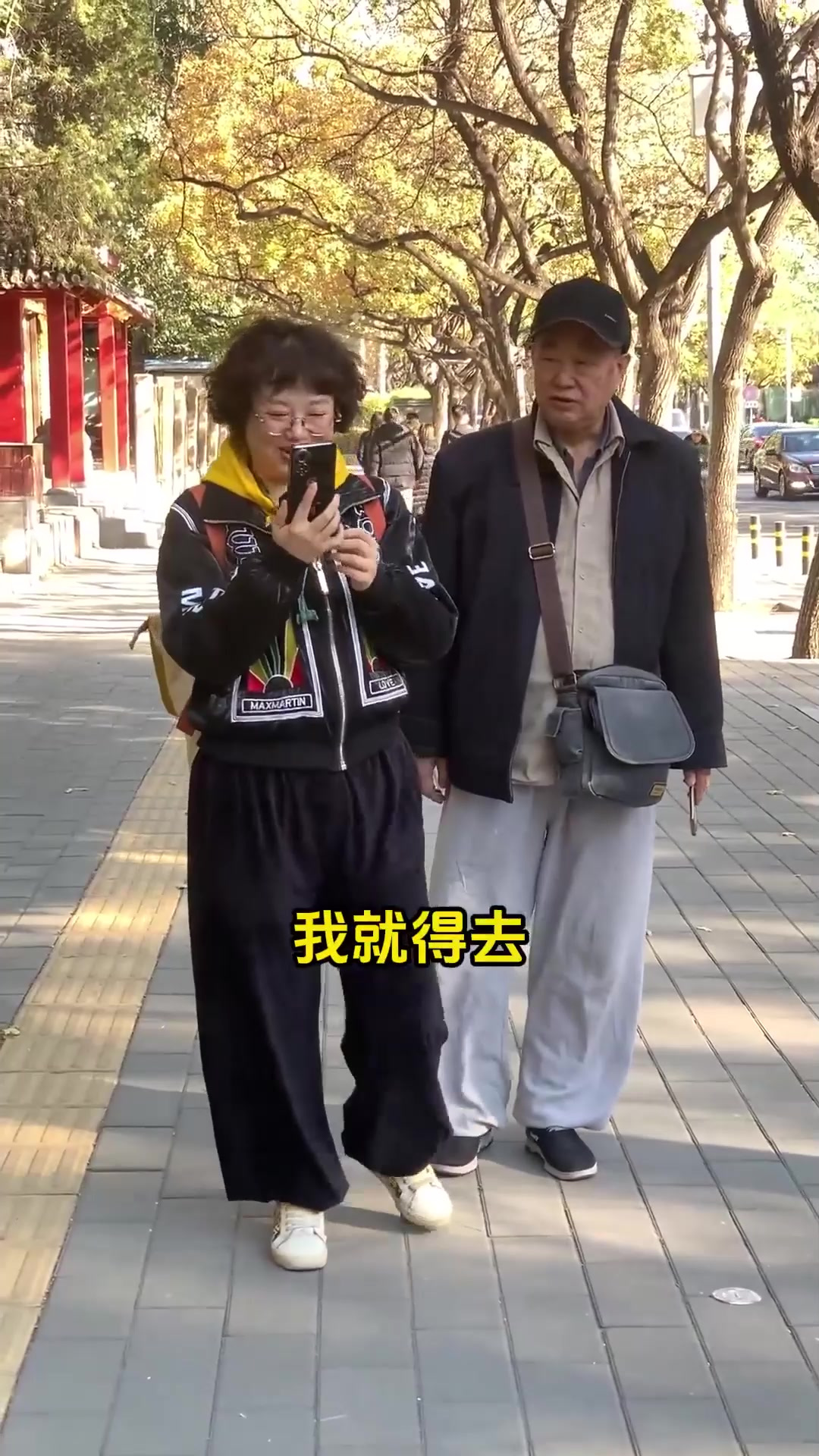 脆皮大肘子配酸菜 还是德国的 这位朋友着实会点菜啊 也幸亏我