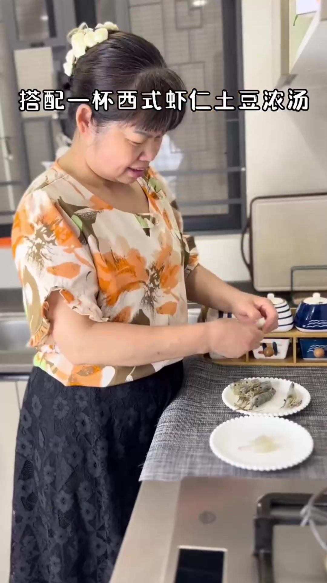 1岁宝宝午餐,夹心满满的蛋包饭,搭配一碗虾仁土豆浓汤