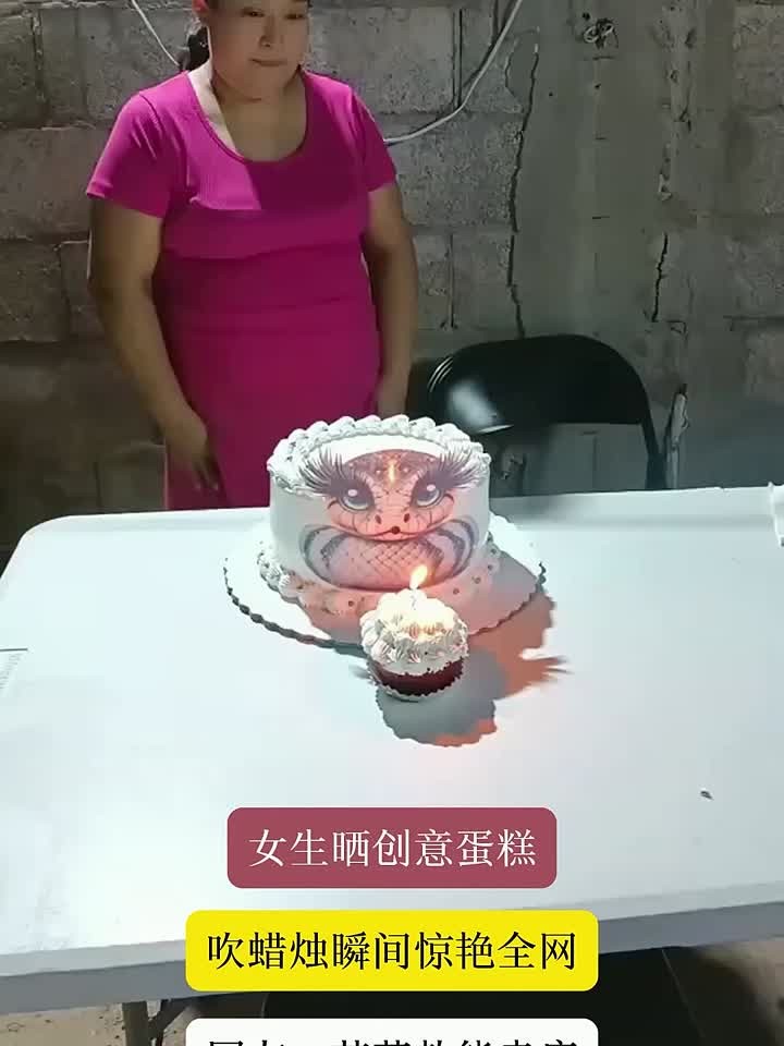 女生展示创意蛋糕，吹蜡烛一瞬简直太惊艳！