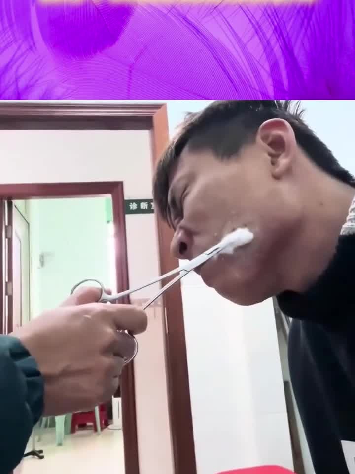 小伙吃槟榔脸上长了一个大包，腮帮子溃烂上药疼出表情包
