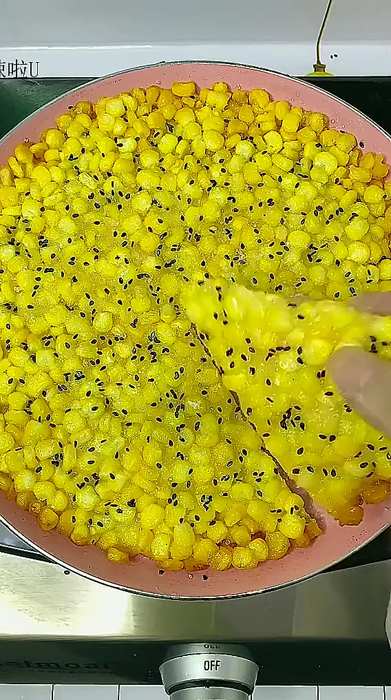 简单又好吃的“玉米披萨”又叫“玉米烙”，奶香味哟～～～