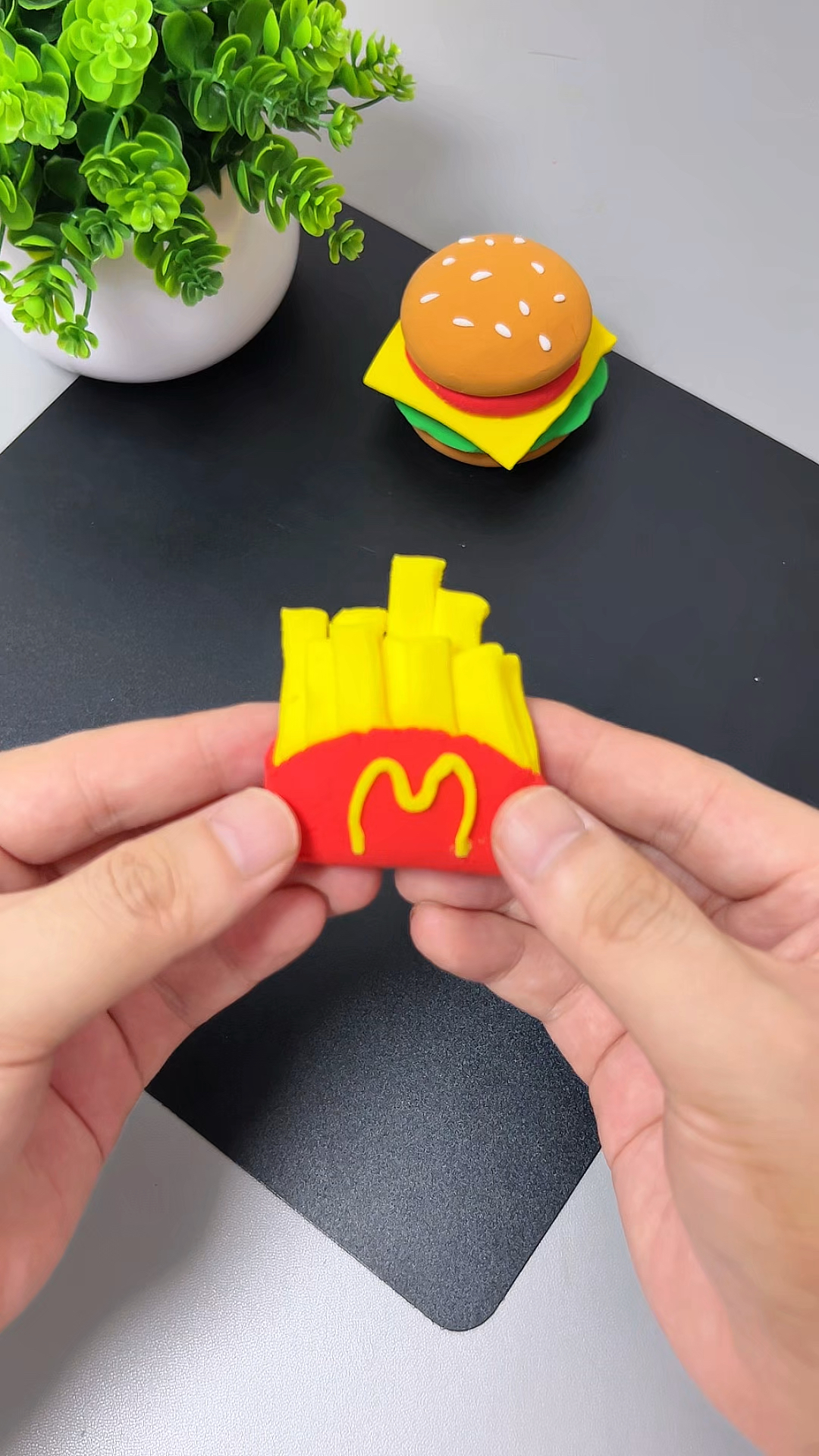 用粘土简单几步做小薯条,快一起来试试吧#亲子手工 #粘土手工