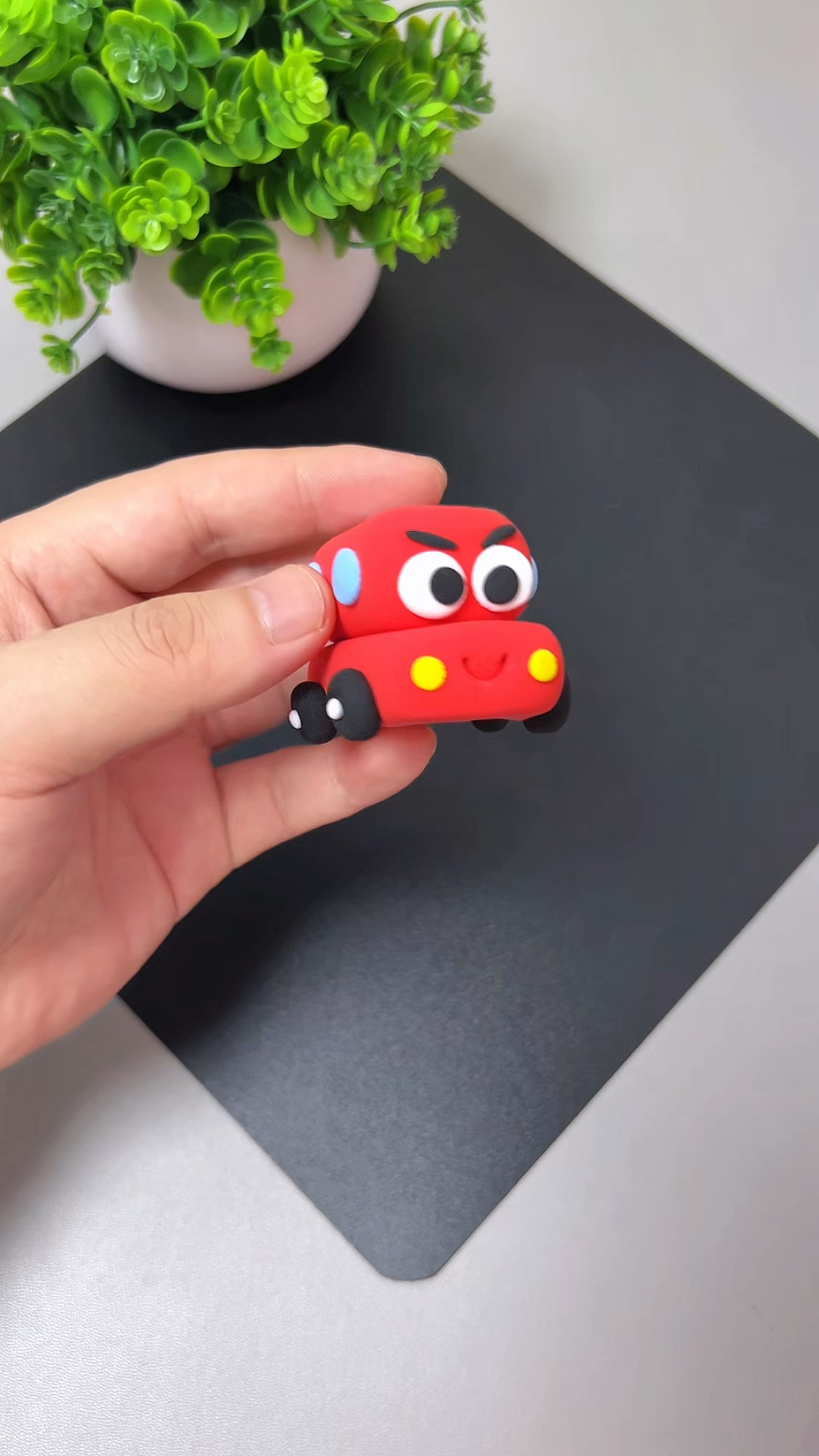用粘土做可爱的小汽车，一起来试试吧！#亲子手工 #粘土手工