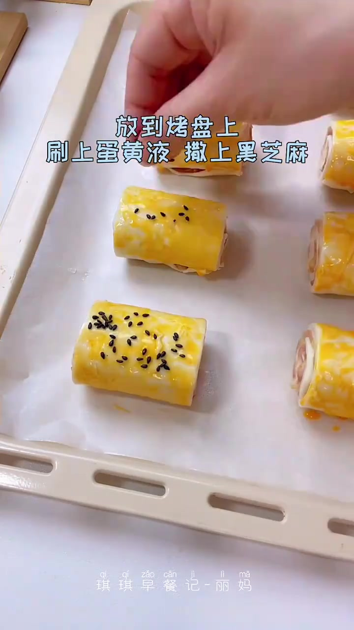 今天做了手抓饼芝士培根卷