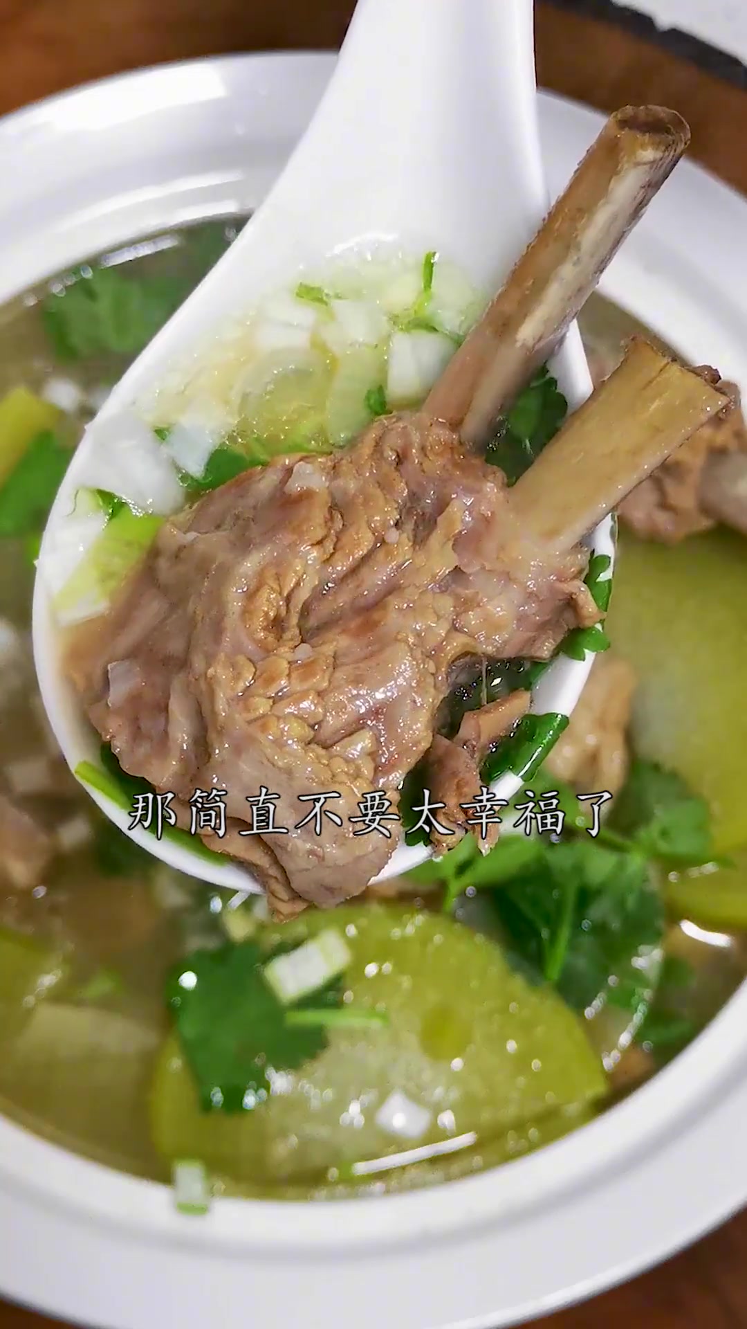 清炖羊肉怎样做出来更好吃?如果加上这两种配料和两个做法要点,保证做出来前所未有的鲜香味。
