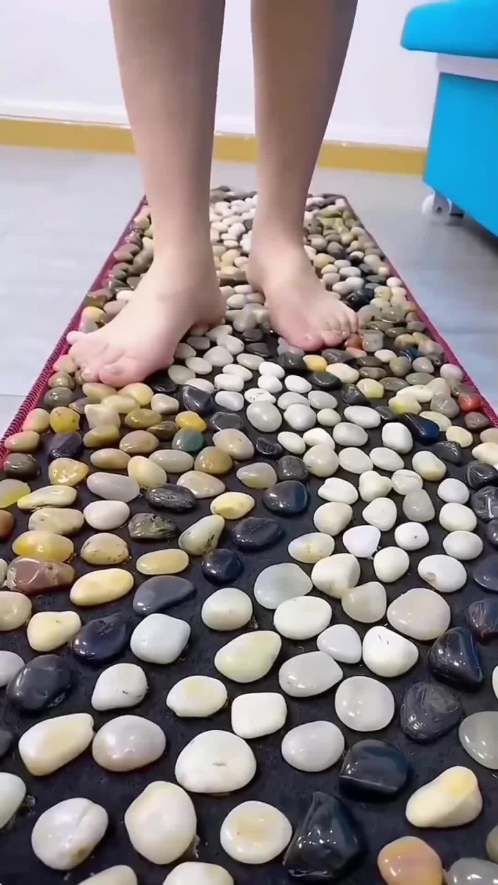 鹅卵石按摩脚垫,促进人体血液循环,每天踩一踩提高睡眠质量!