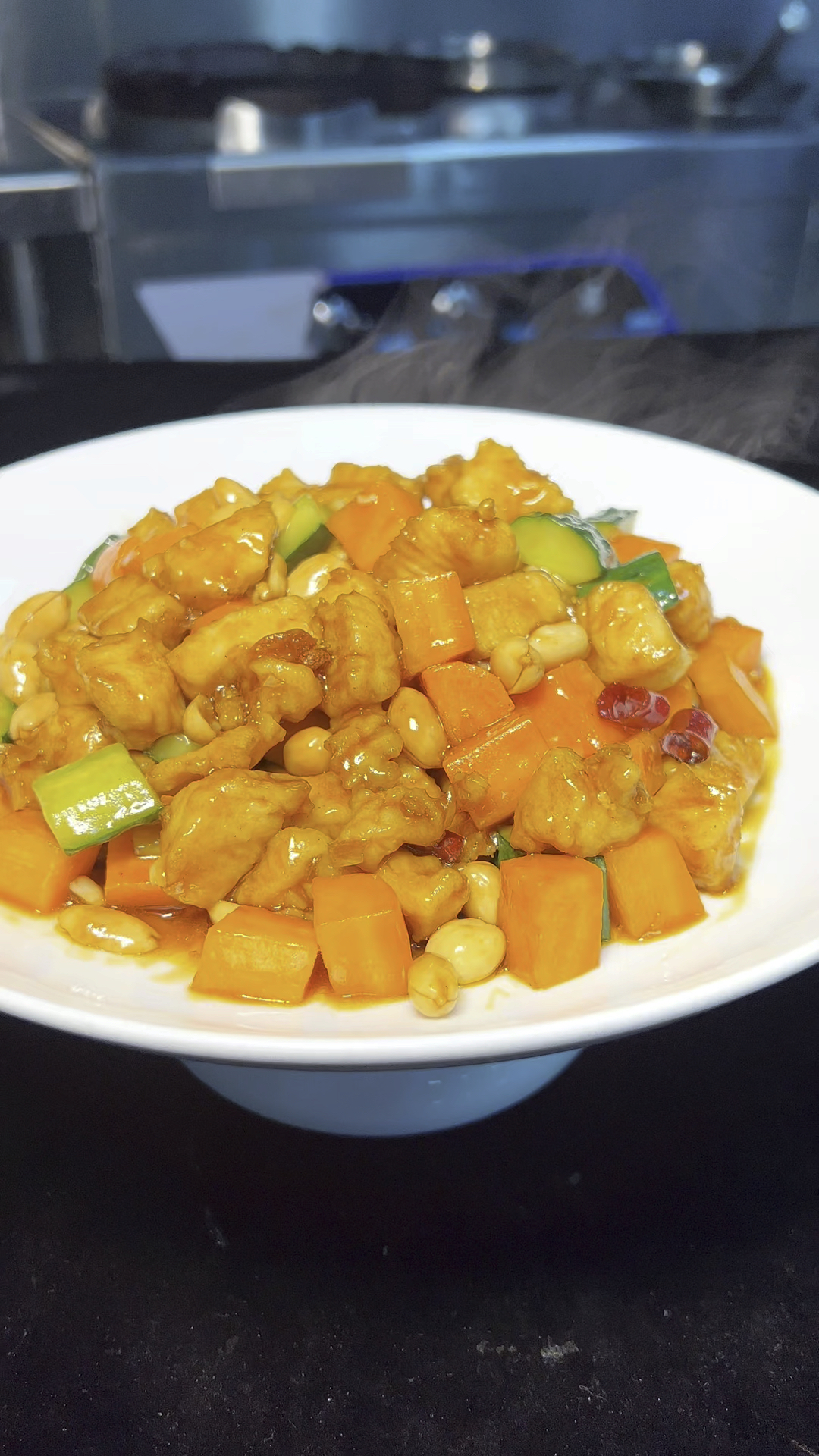 家常菜家常做法宫爆鸡丁做法简单看看大厨如何制作