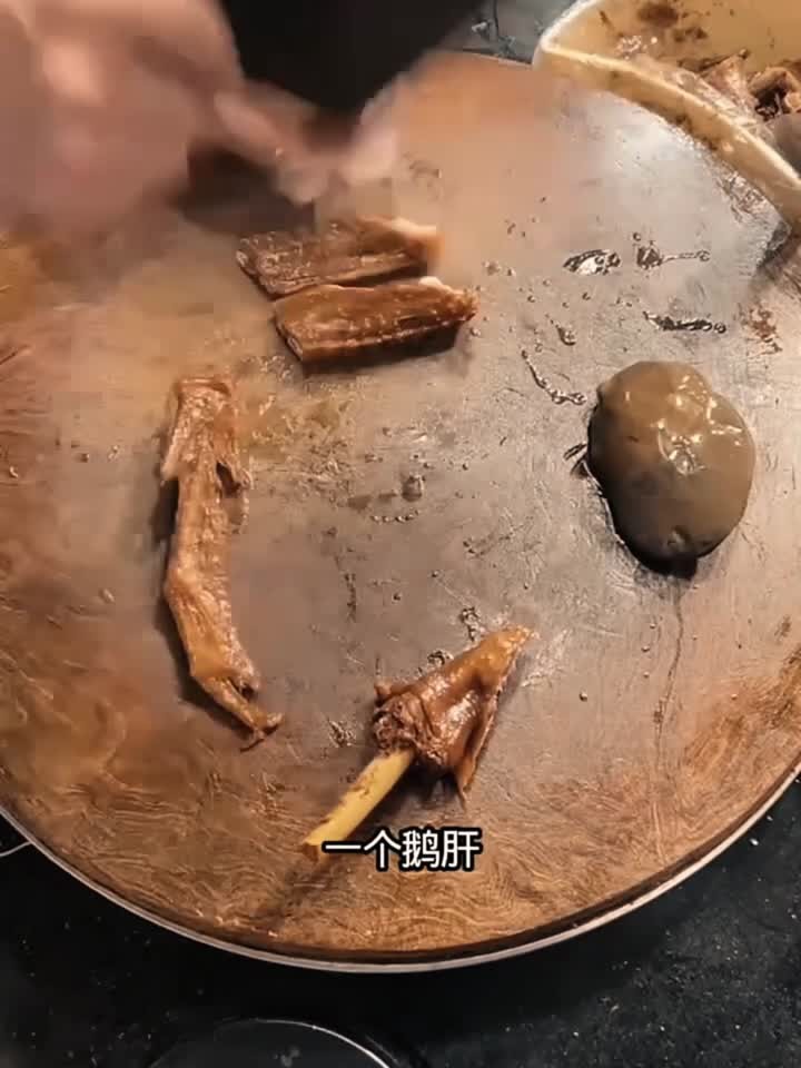 老板这摆盘的方式真厉害,一个鸭脚就能装一盒