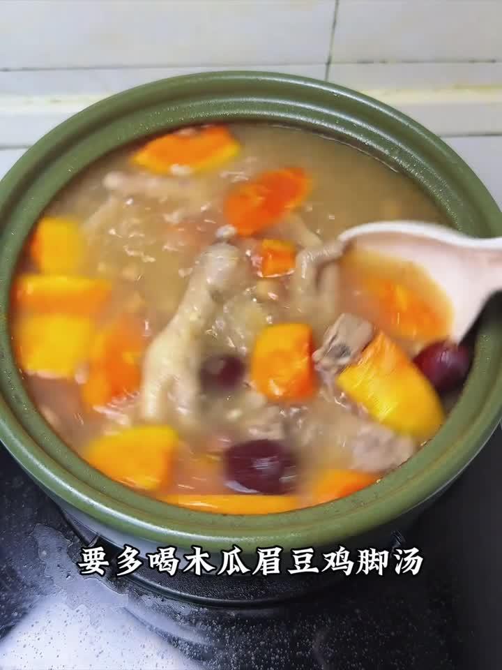 秋日干燥别担心，教你炖一锅养颜润肤的木瓜鸡脚汤