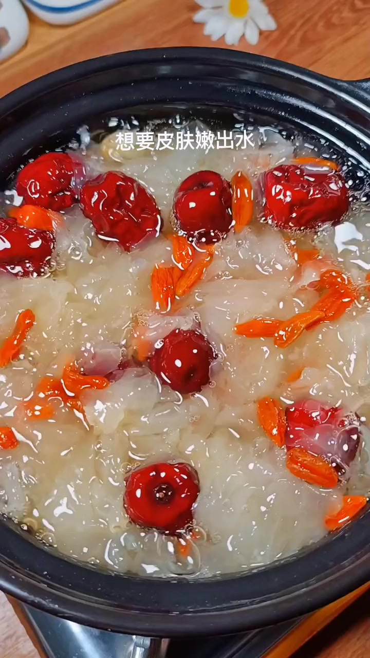 红枣银耳汤这样做，胶质满满 晶莹剔透而且还爽滑软糯