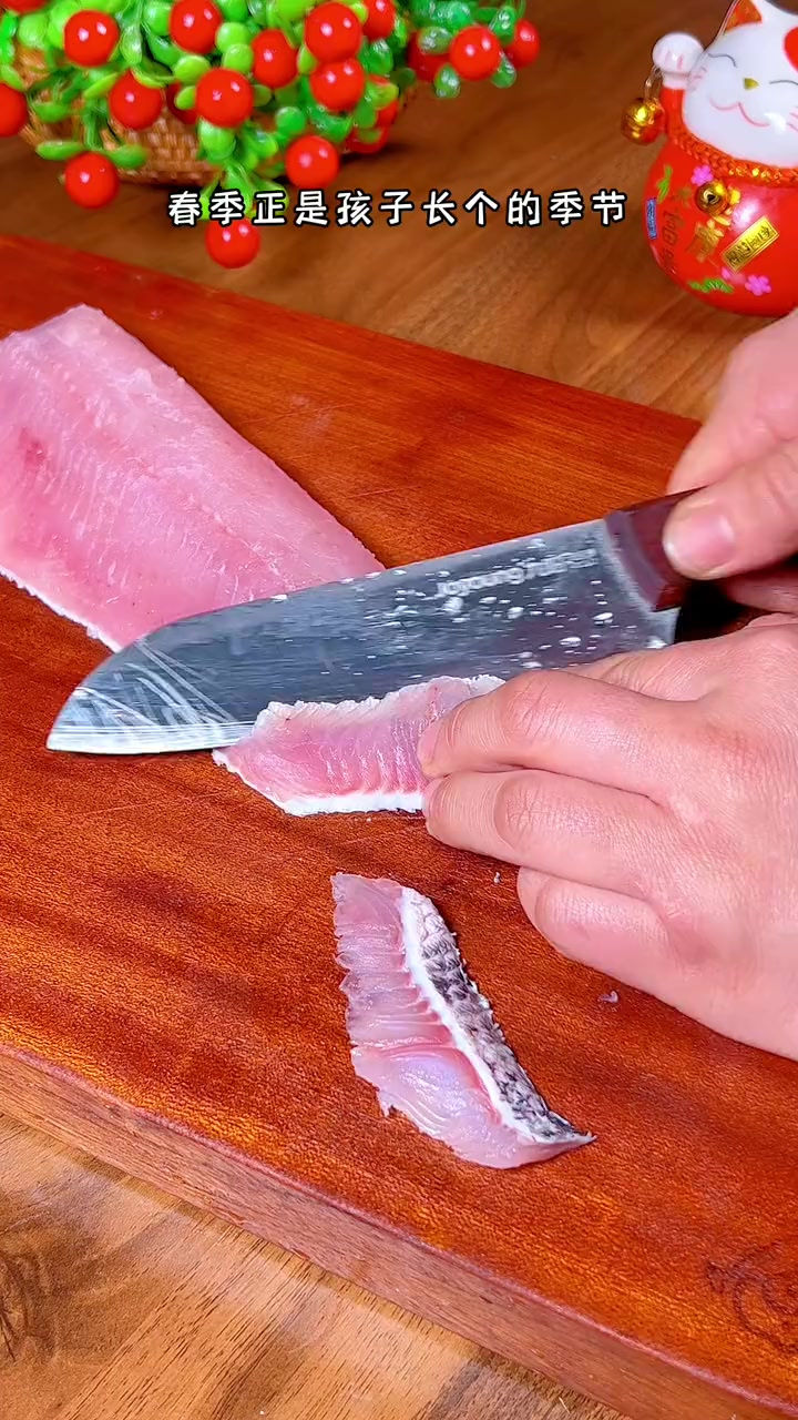 春季正是孩子长个的季节,每周我都会做八次这个白灼鱼片,鲜香嫩