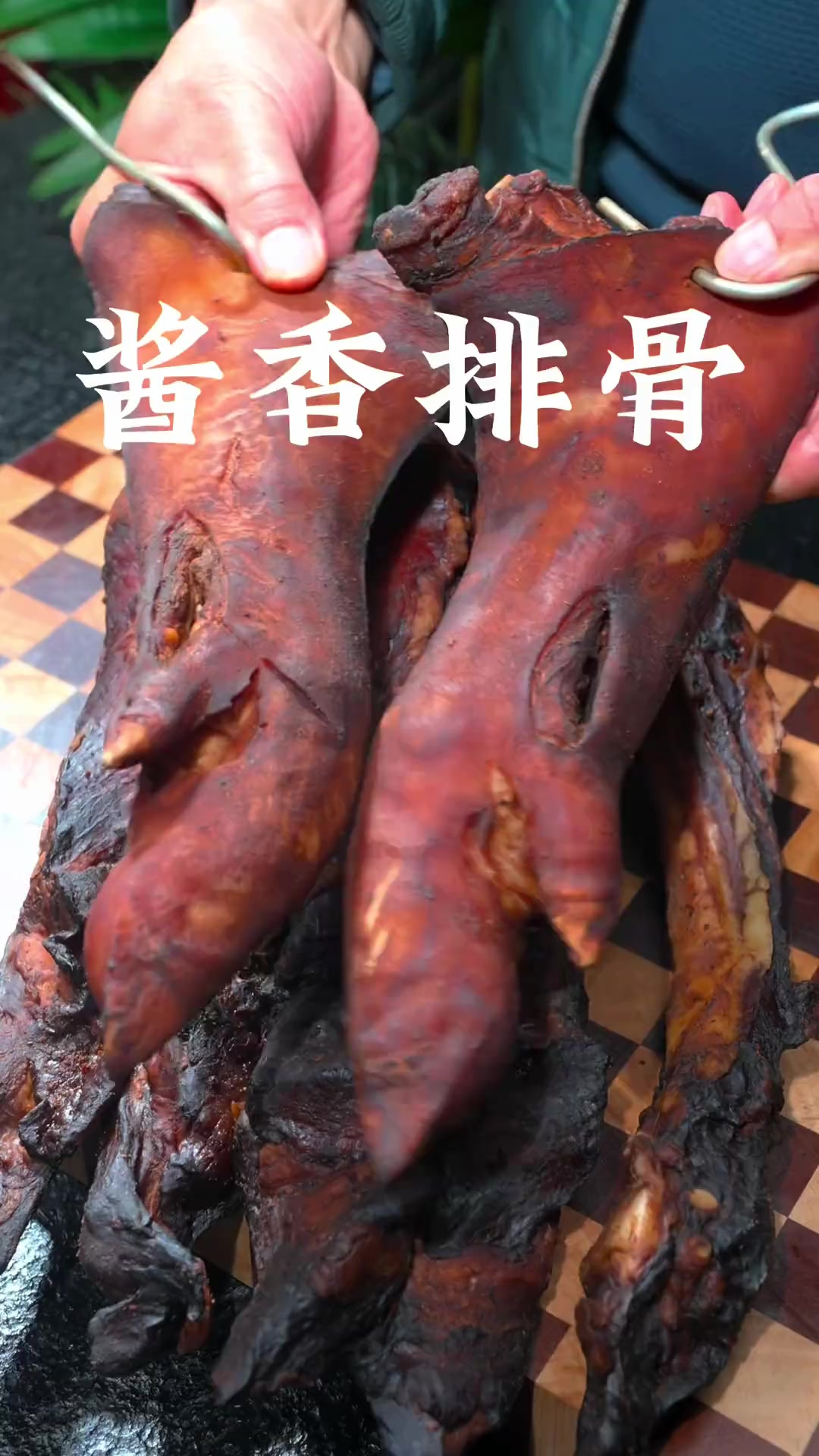 快过年了，自己在家做酱排骨酱猪蹄、真的比烧开水还简单、酱香浓
