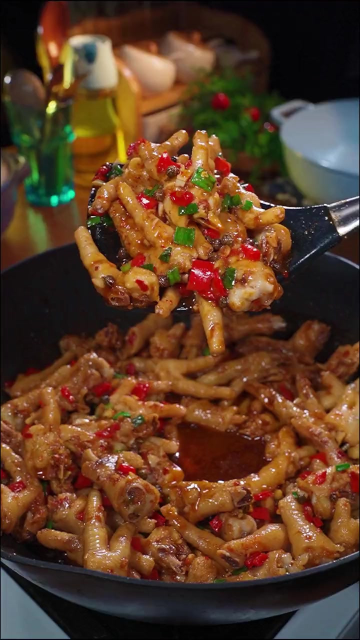 这样做的香辣鸡爪,香辣入味,好吃到舔手指
