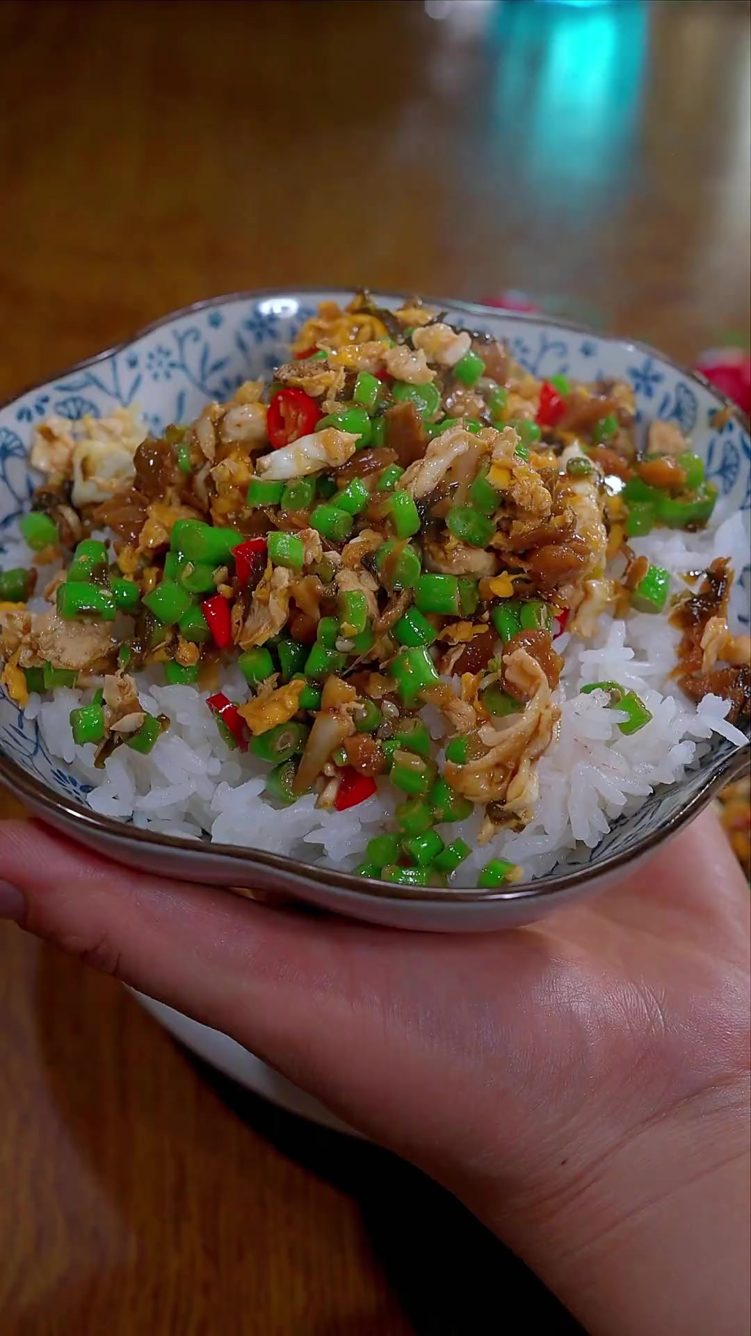 夏天的豆角好新鲜,每次豆角和这个外婆菜一起炒,老公都说米饭不