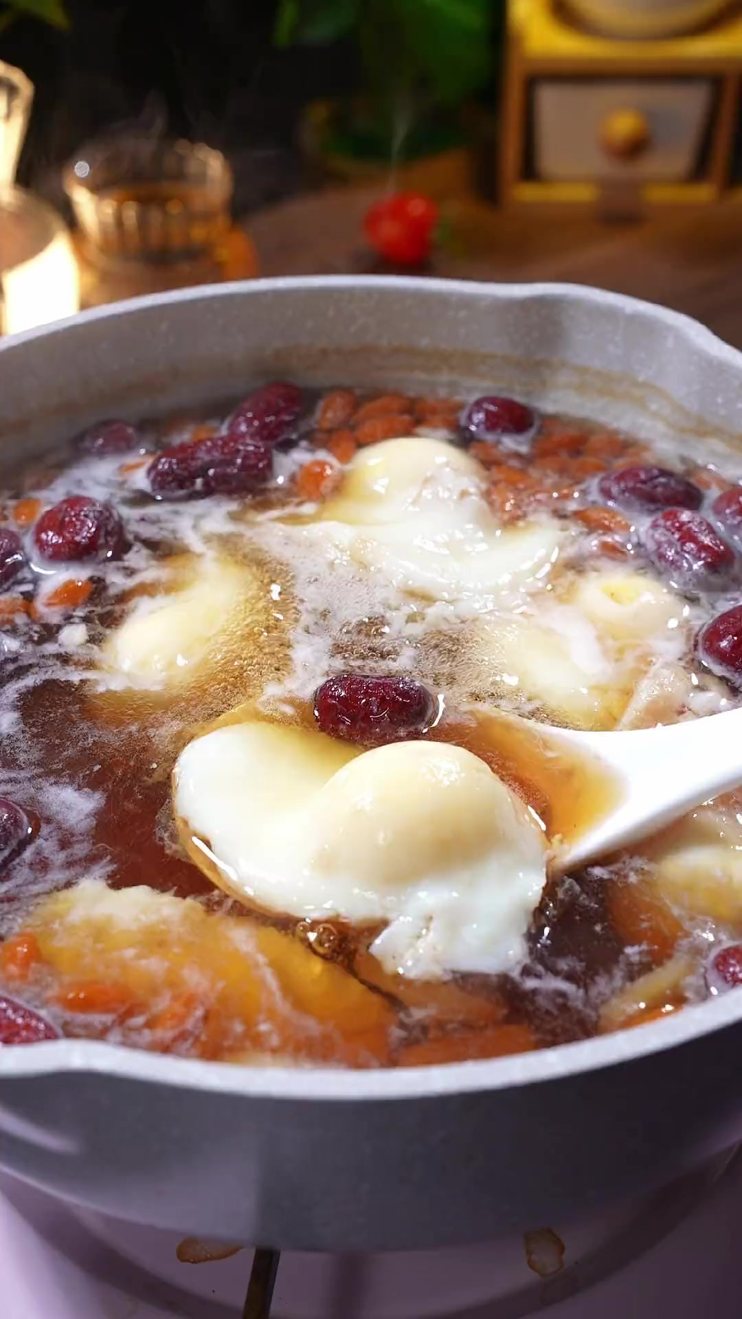 红糖水荷包蛋，这样做易成型，不散花