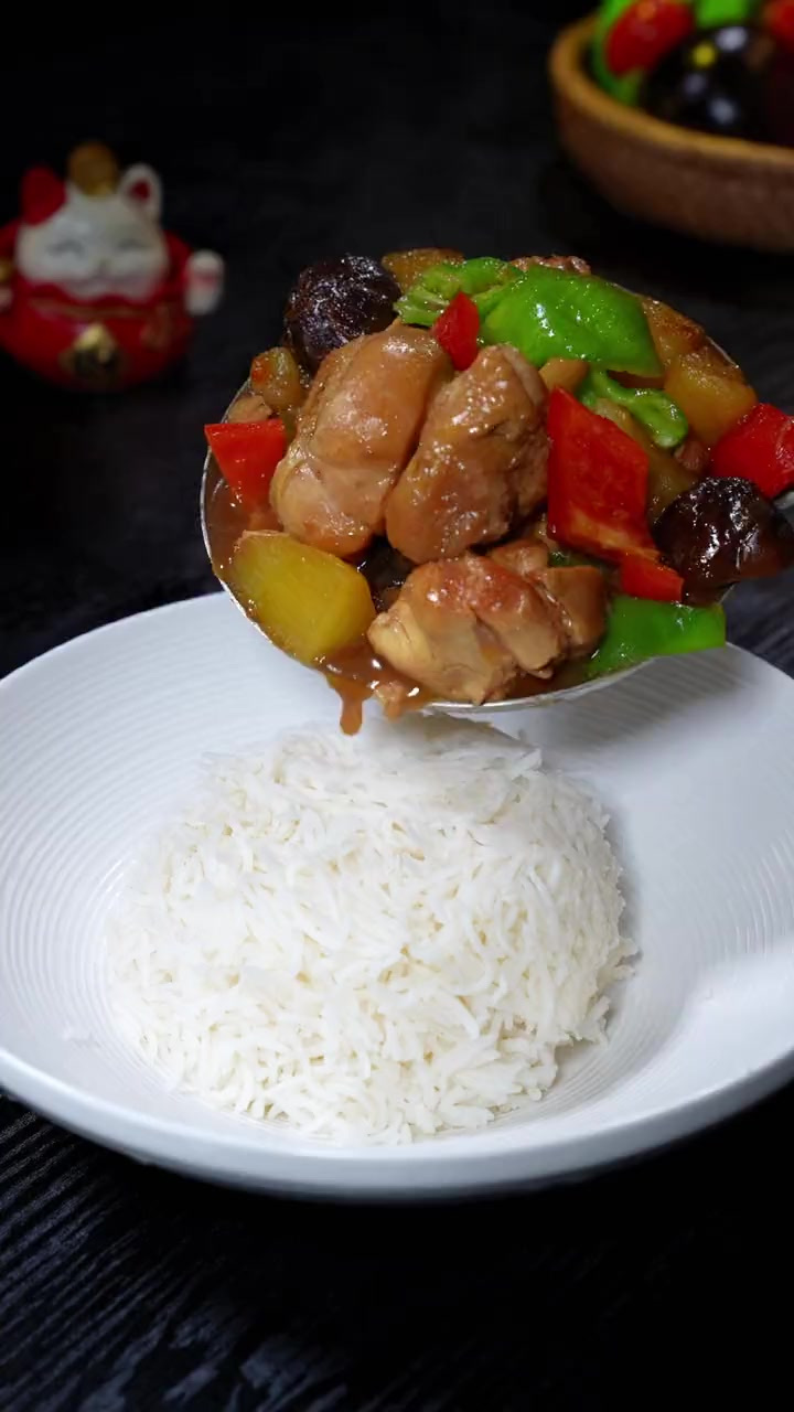 黄焖鸡你这样做，酱香浓郁，软烂入味，拌米饭绝了