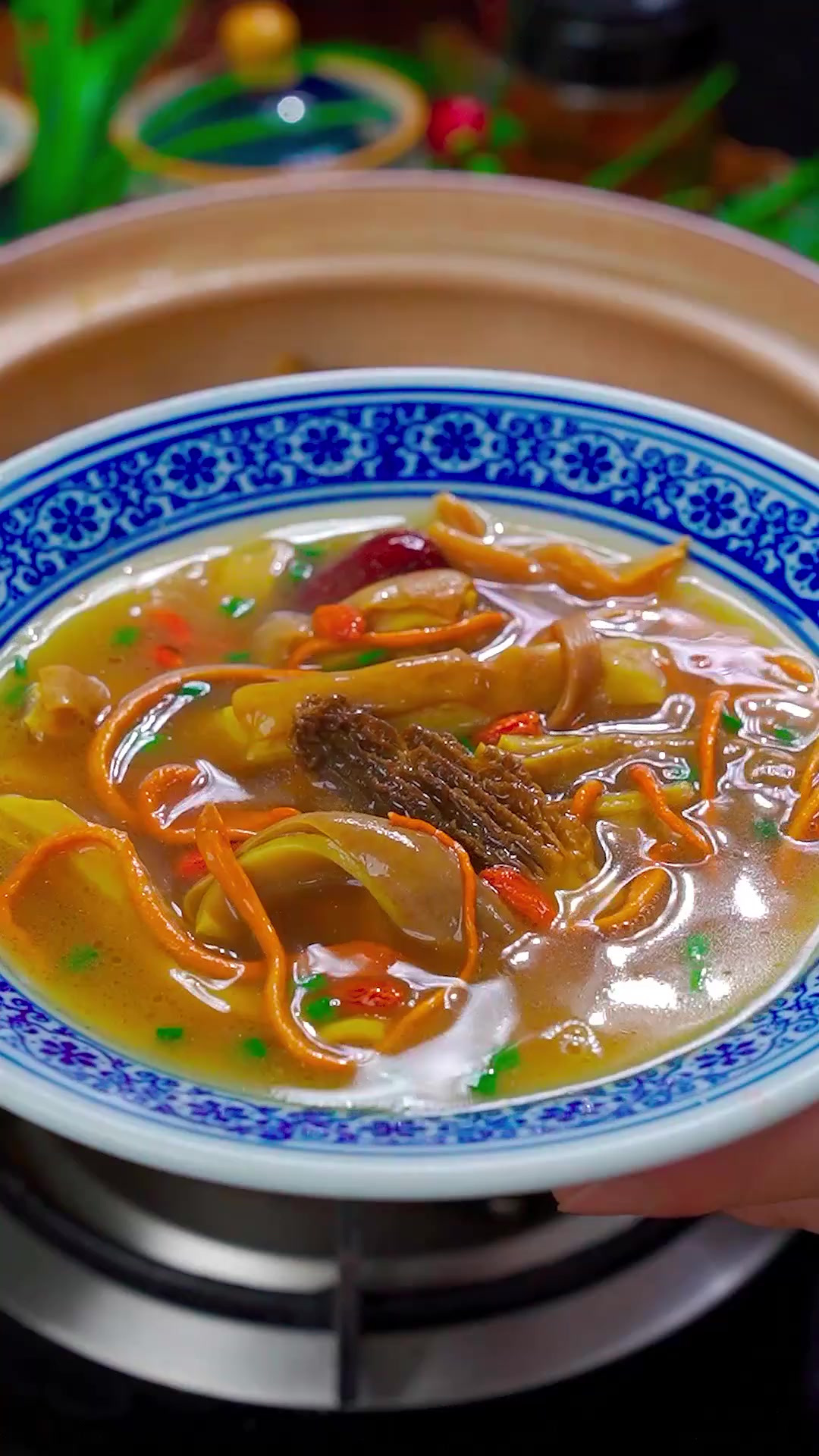 猪肚汤的家常做法，夏天一定要多给家人安排这个汤喝一下，汤鲜