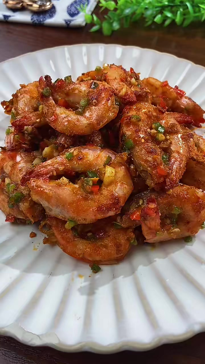 大虾不用油炸不用烧烤，也能做出香辣酥脆，一口一个，连虾壳都不