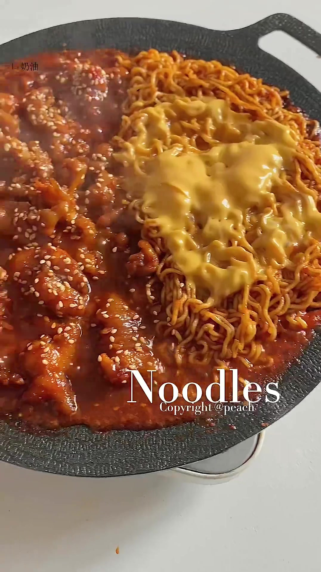 软烂入味_甜辣过瘾一锅端韩式辣鸡爪拌面