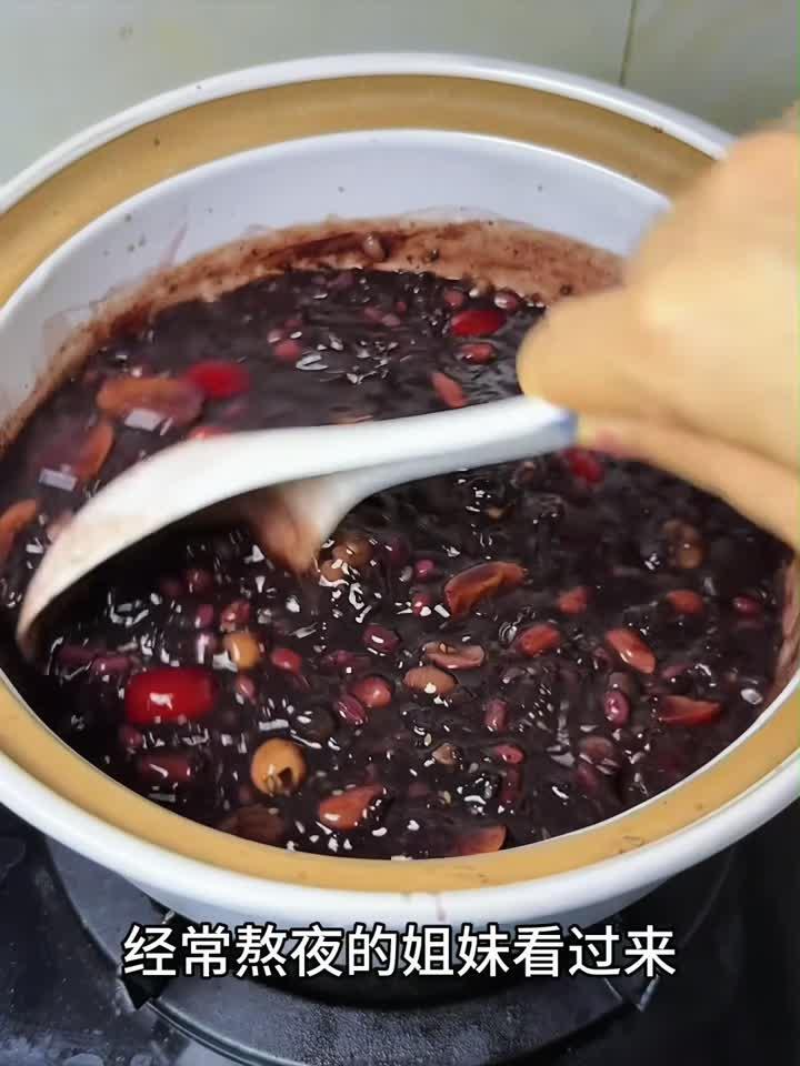熬夜后喝它,暖胃三黑粥早餐一碗真舒服!