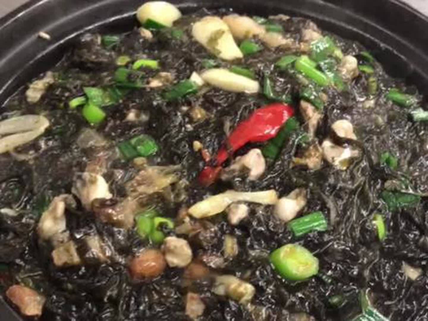 福建闽南特色菜“紫菜海蛎煲”正宗做法教程,鲜香美味配上米饭