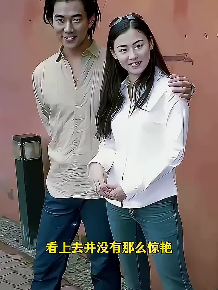 突然发现,老照片中的张柏芝脸庞肥嘟嘟的,看上去并没有那么惊艳