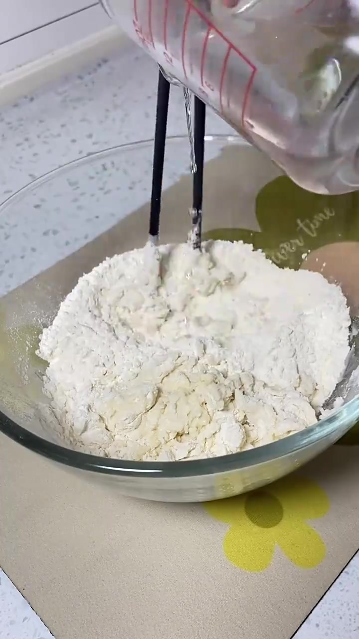 不知道吃什么就来试试这个韭菜鸡蛋馅饼