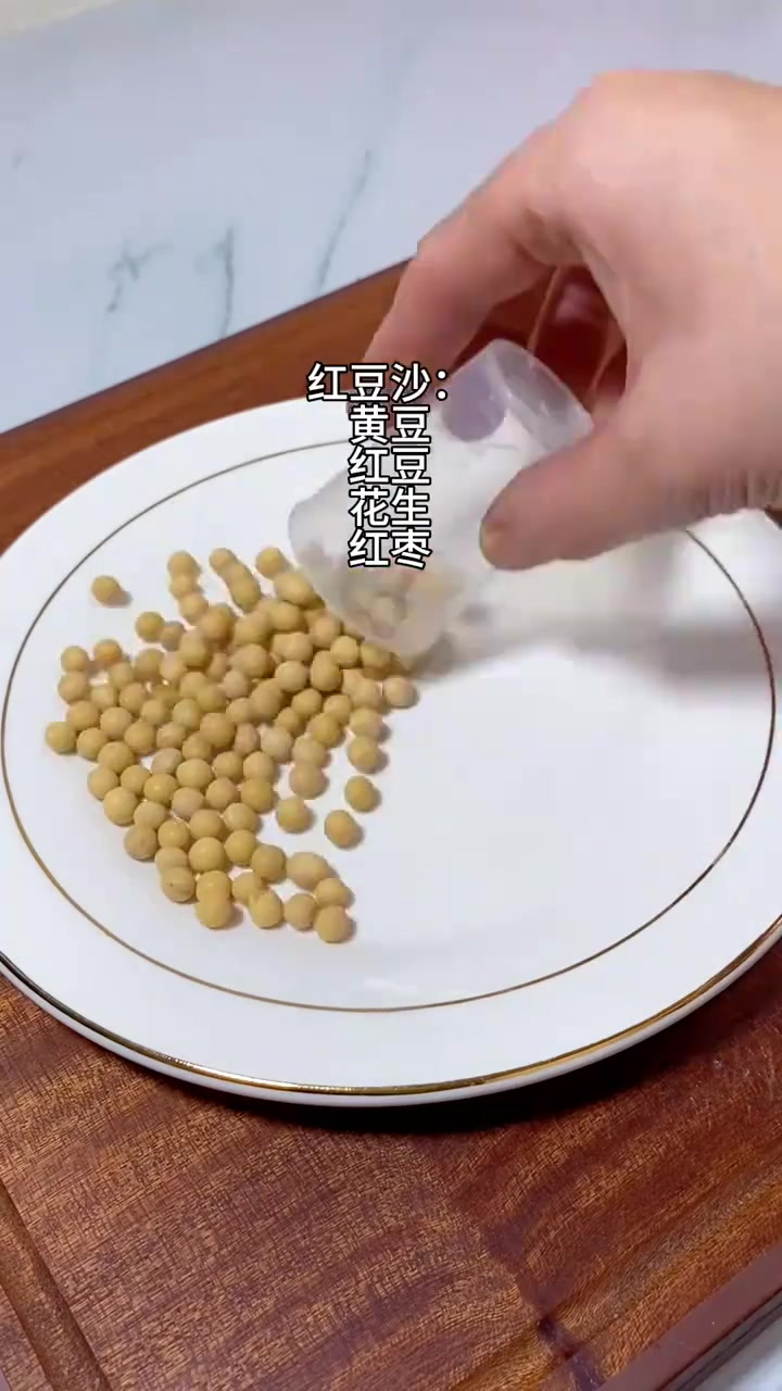 早饭用紫薯做了芝士酥饼，一口下去，满口爆浆