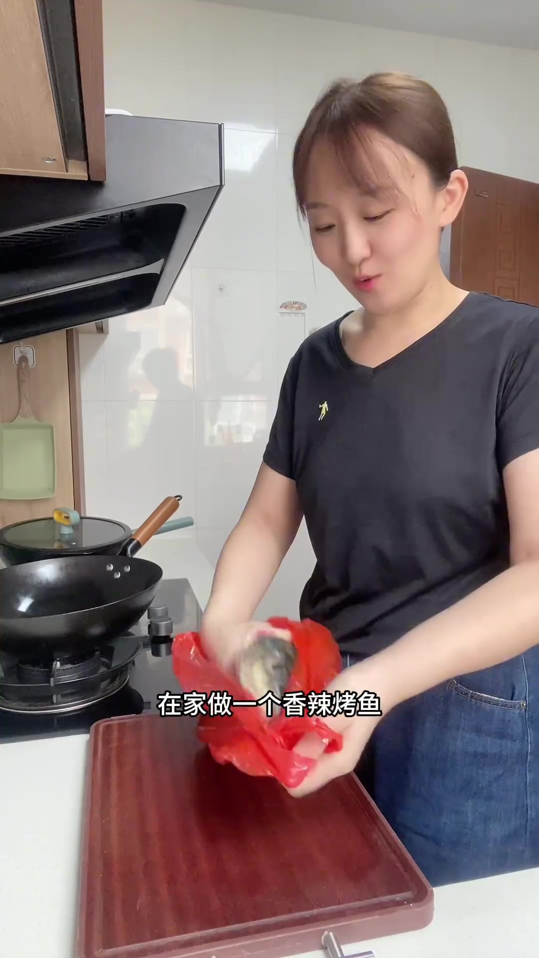 自己在家做烤鱼，麻辣鲜香，真的干净实惠又好吃