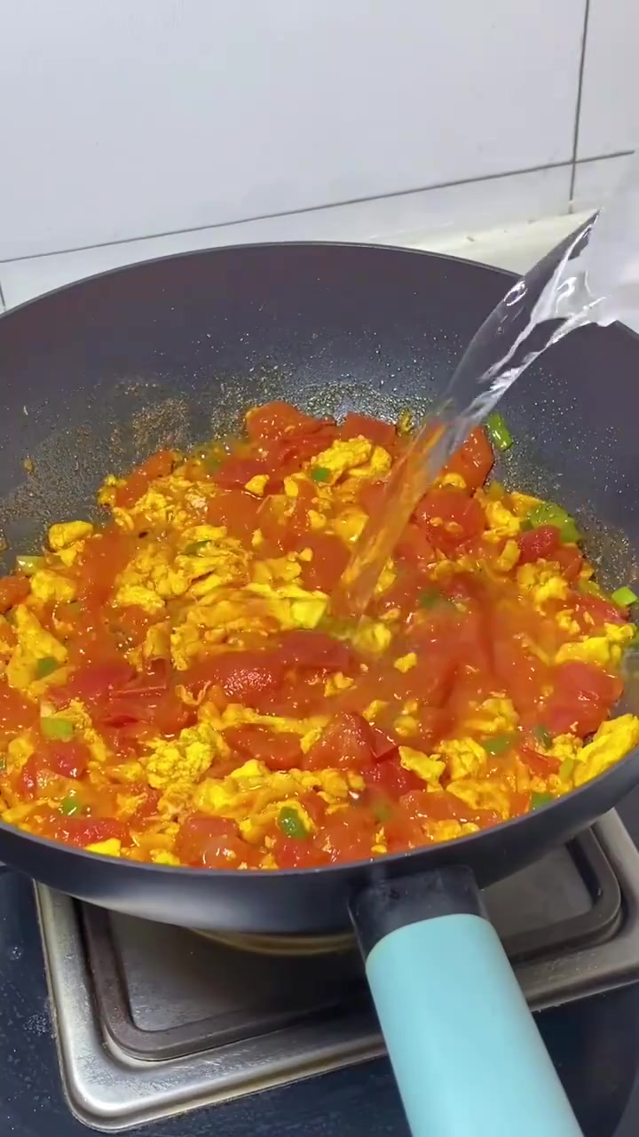 早餐发愁不知道吃什么,就来做一碗热乎乎的鸡蛋面吧!