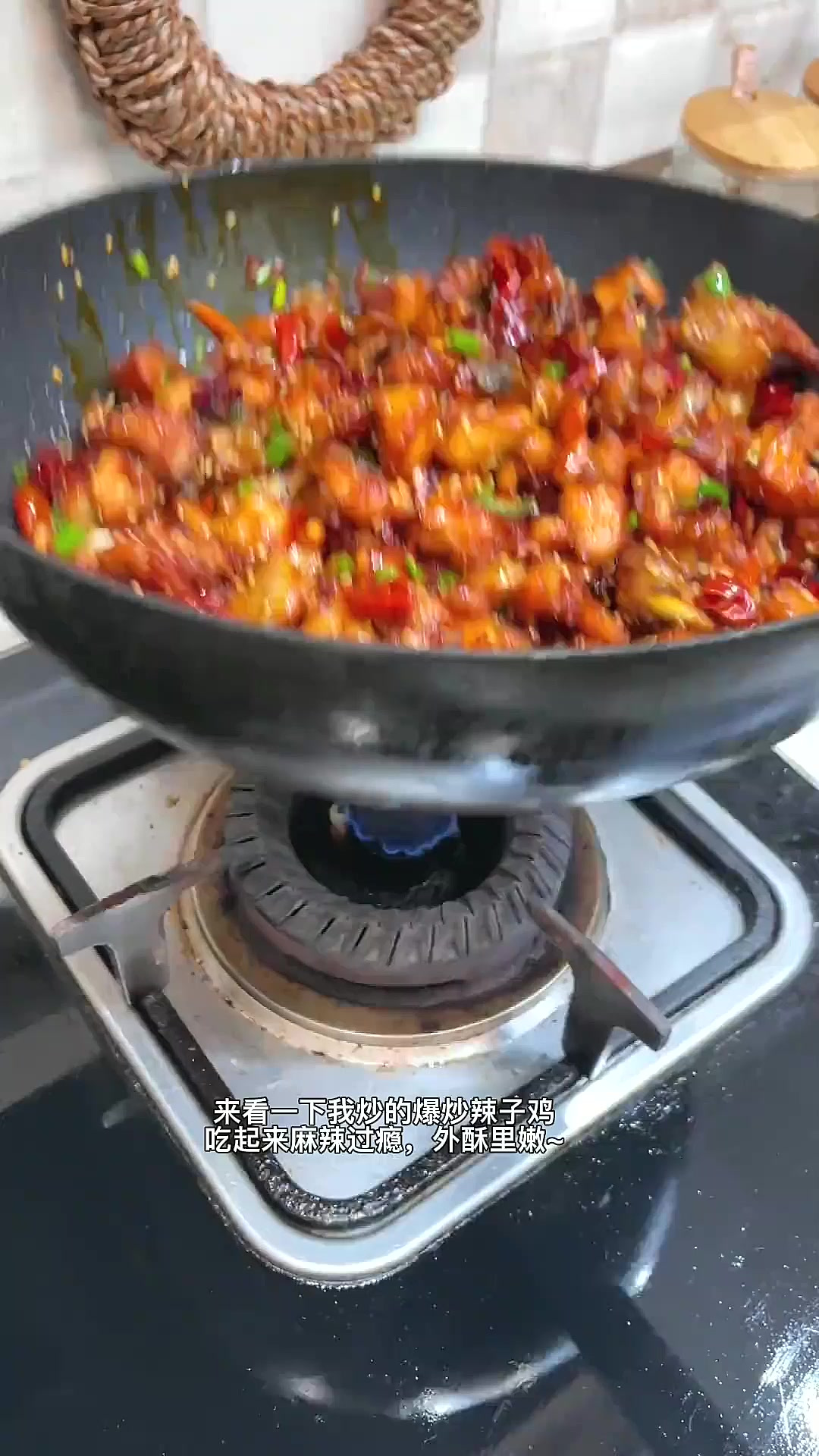 辣子鸡 简单0失败的辣子鸡来了,一滴水都不用放,炒出来的鸡肉