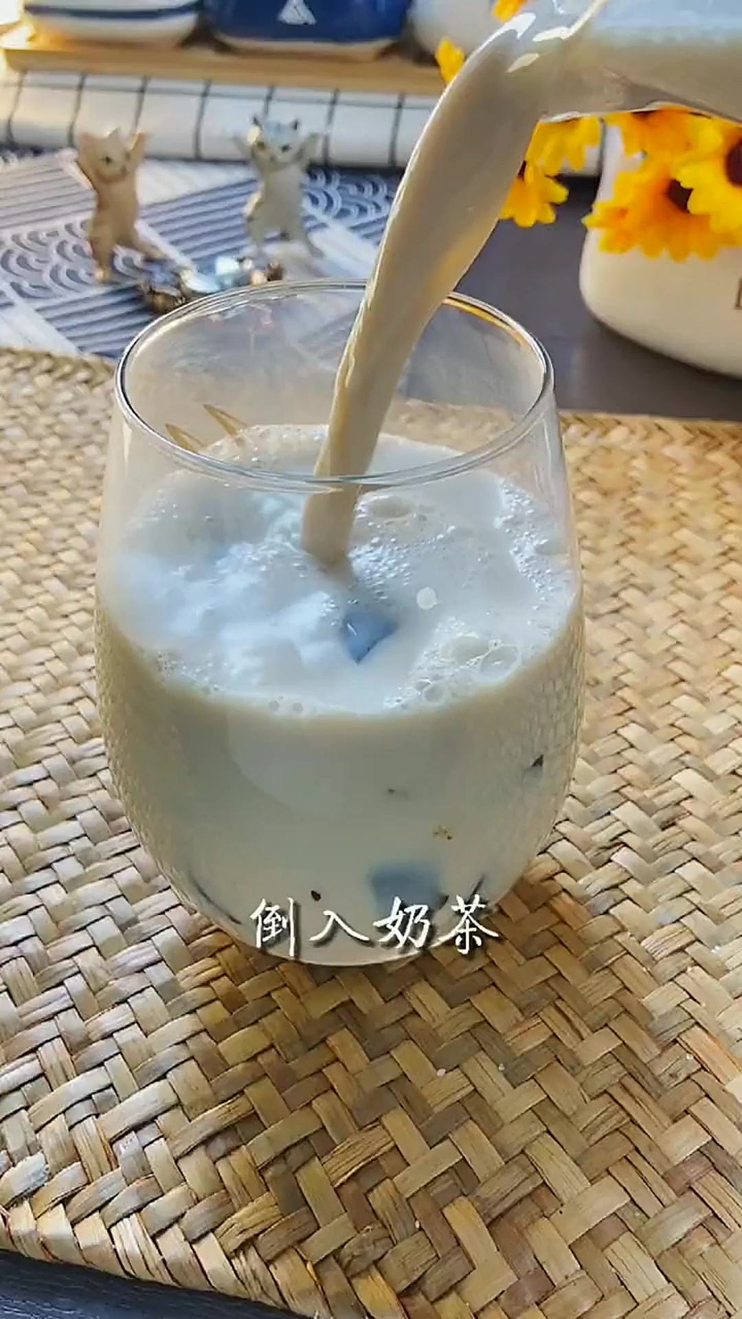 外面卖10几块一杯的烧仙草奶茶,在家做几块钱就是可以做好几杯