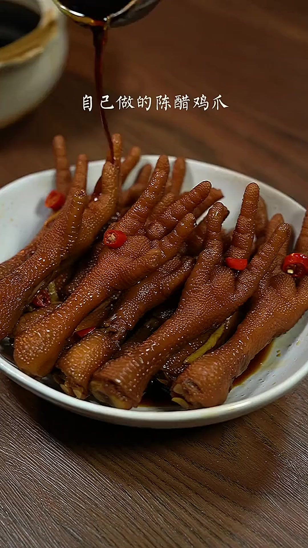 茶楼的陈醋鸡爪一碟好几十,自己做其实更好吃!