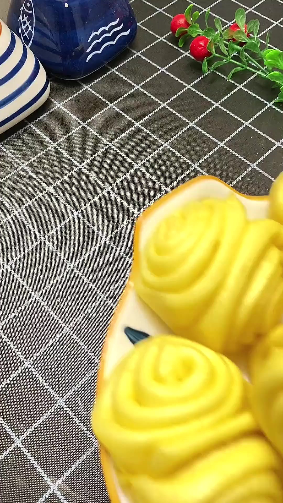 只要加水就可以做的大花卷,蓬松暄软,奶香浓郁!